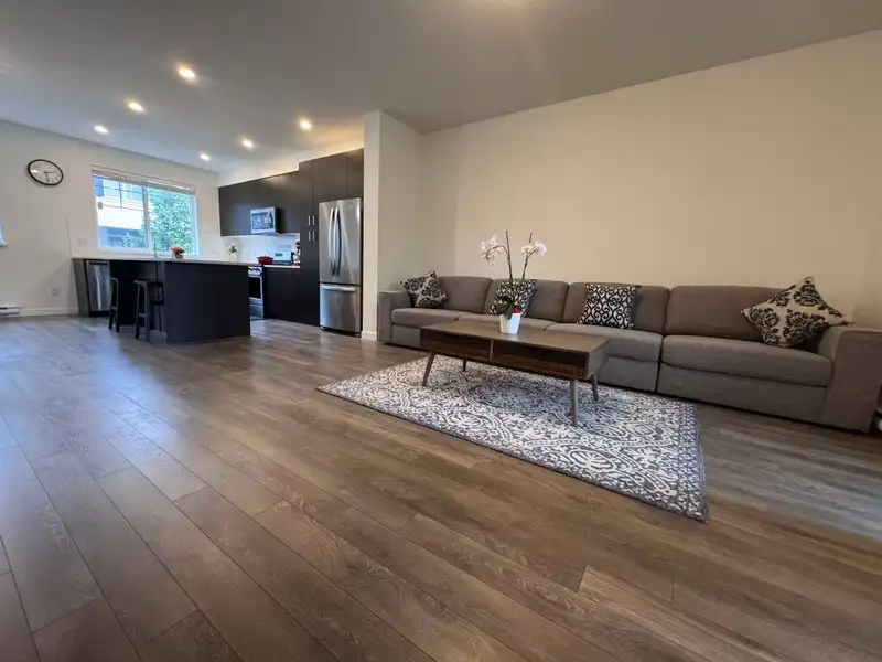 9 127 172 STREET - photo 2 of 19