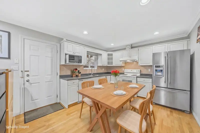 6071 SPROTT STREET - photo 3 of 25