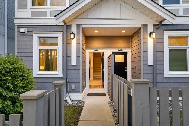 168 9718 161A STREET - photo 3 of 25