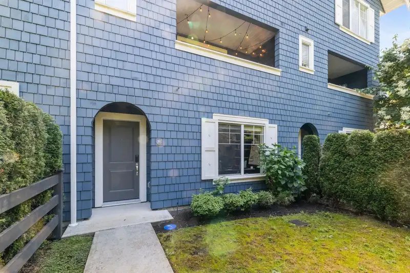 31 16357 15 AVENUE - photo 1 of 31