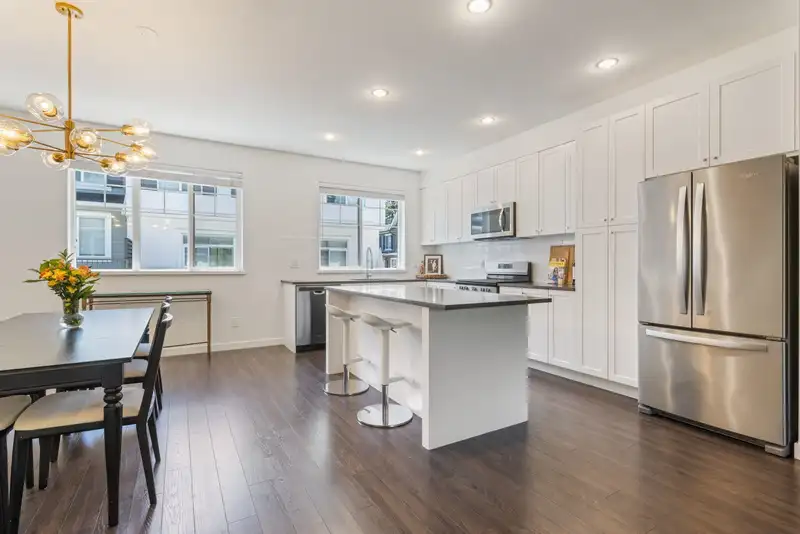 31 16357 15 AVENUE - photo 2 of 31