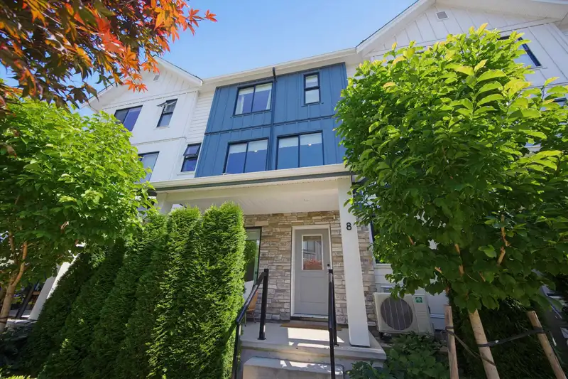 8 1871 165A STREET - photo 4 of 35