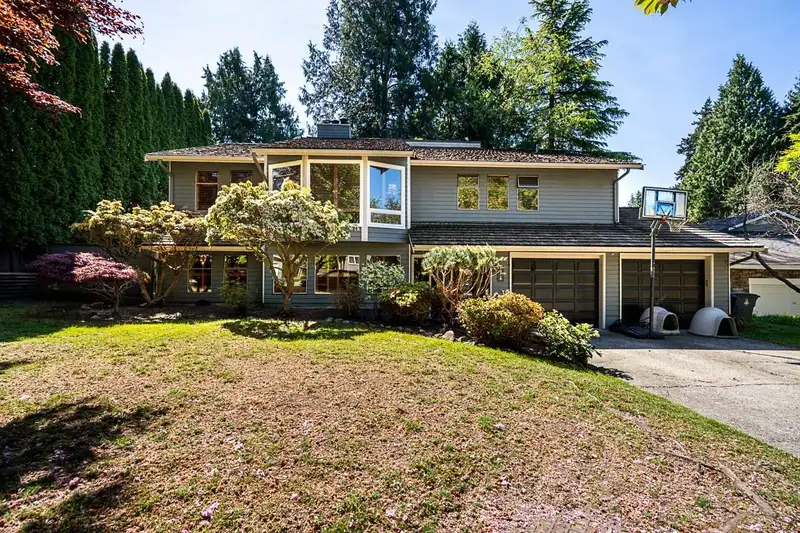 12710 19 AVENUE - photo 2 of 31