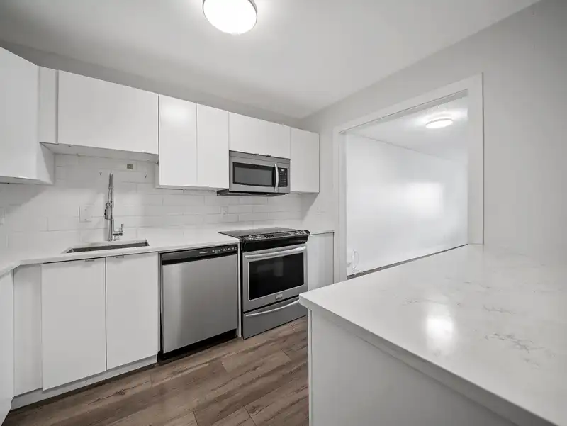 318 1561 VIDAL STREET - photo 2 of 18