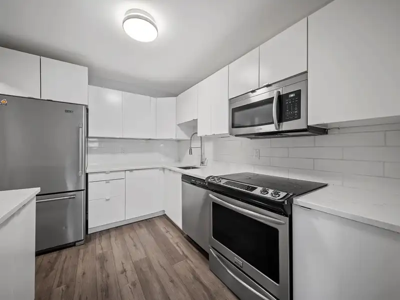 318 1561 VIDAL STREET - photo 3 of 18