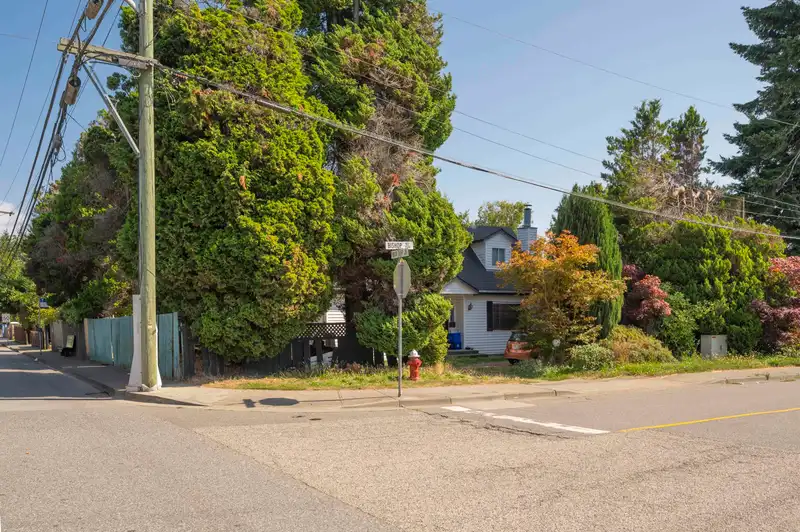 1590 BISHOP ROAD - photo 3 of 9