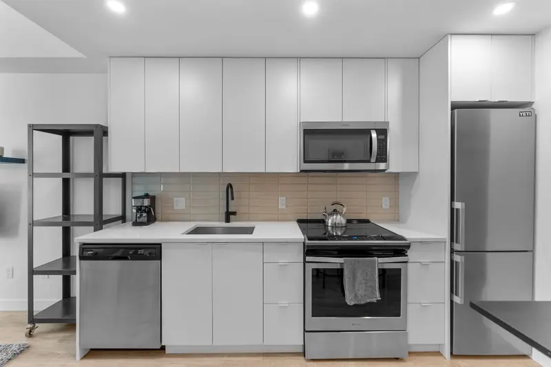 104 610 BRANTFORD STREET - photo 2 of 14