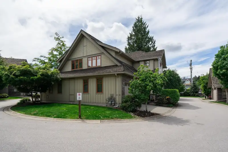 6 3122 160 STREET - photo 2 of 40