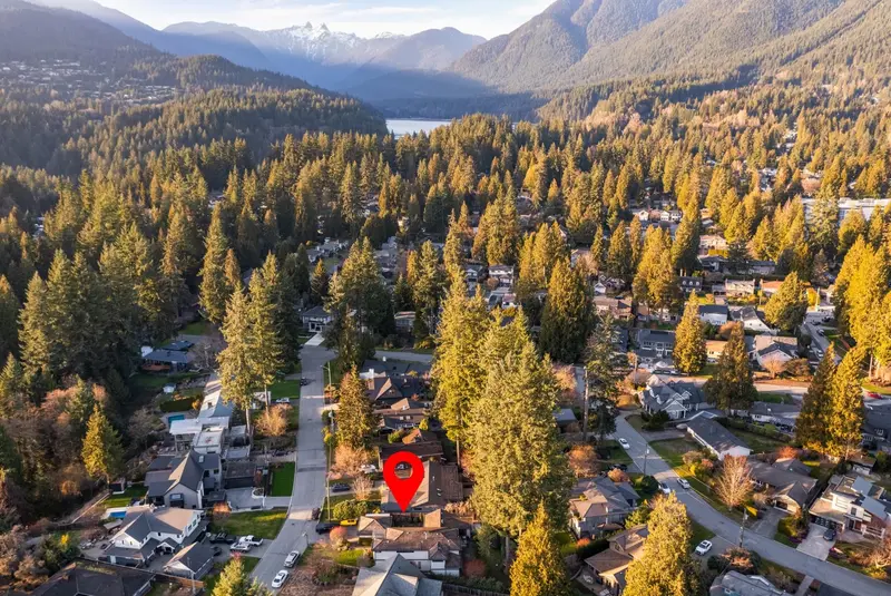 4198 SUNSET BOULEVARD - photo 3 of 25