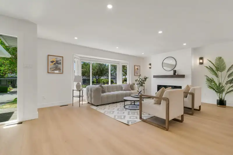 14097 16A AVENUE - photo 3 of 32