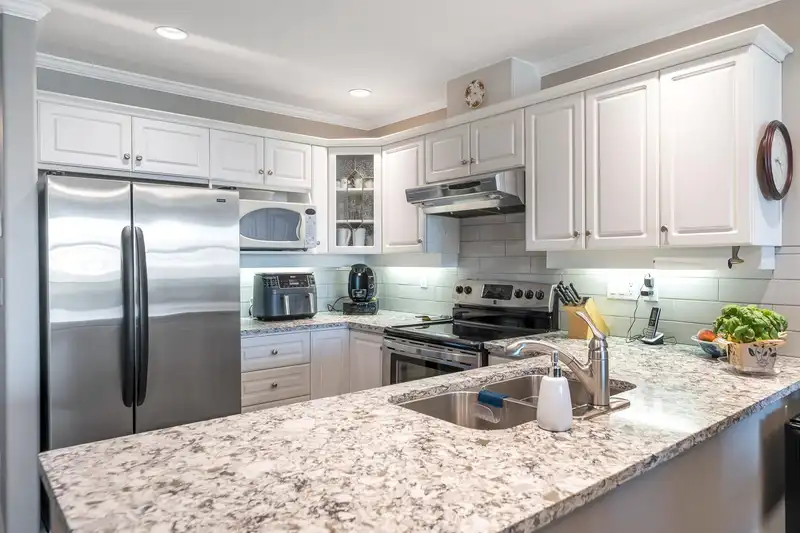 202 15284 BUENA VISTA AVENUE - photo 1 of 33