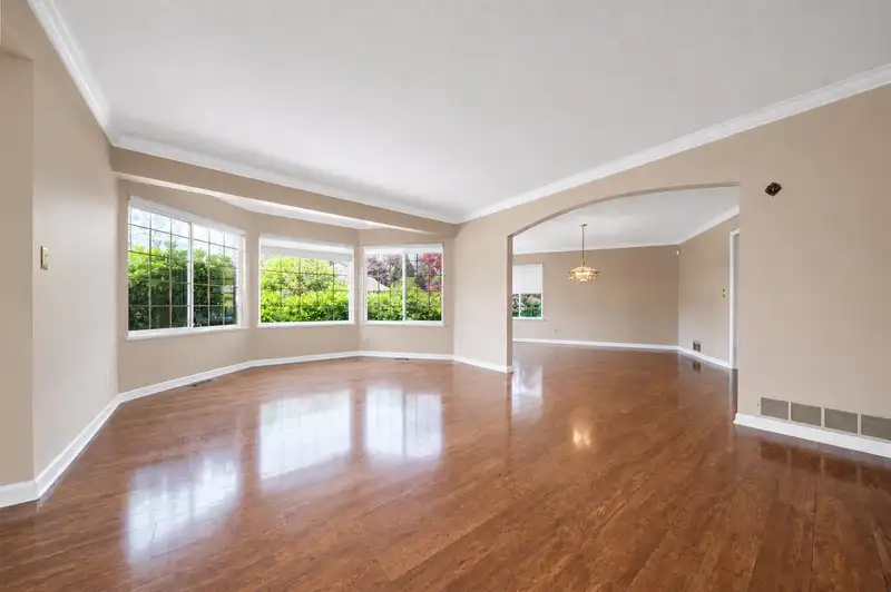 14290 30 AVENUE - photo 4 of 20