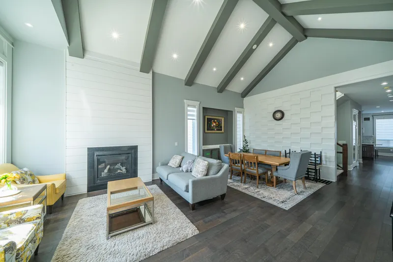 15441 76B AVENUE - photo 4 of 25