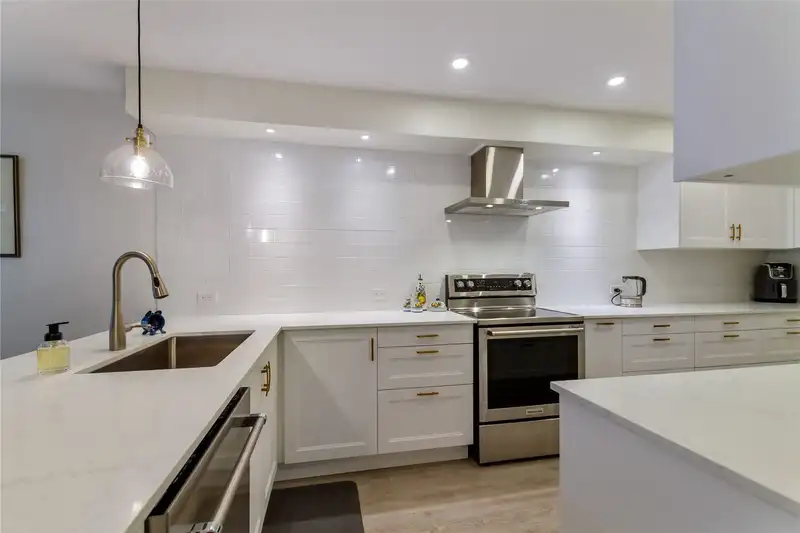 107 15300 17 AVENUE - photo 3 of 29