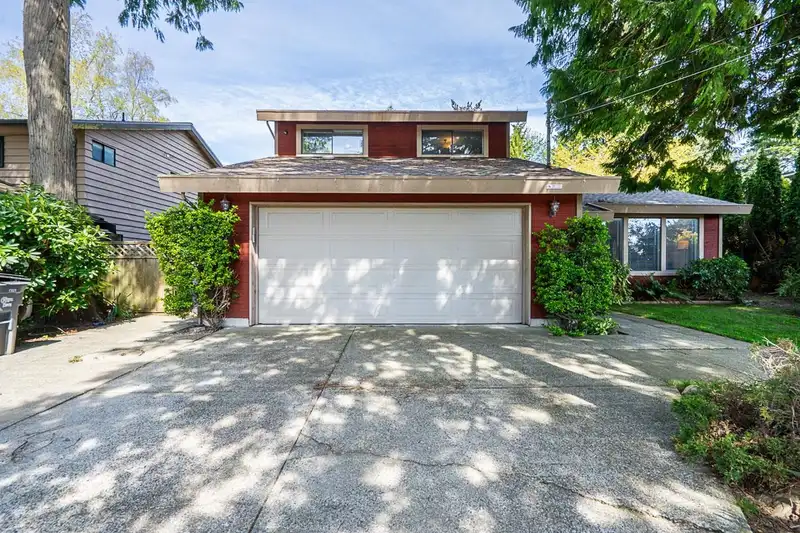 13519 15 AVENUE - photo 4 of 38