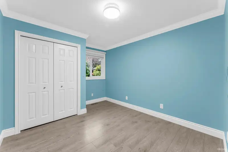 13508 15A AVENUE - photo 4 of 27