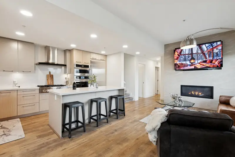 501 14022 NORTH BLUFF ROAD - photo 3 of 25