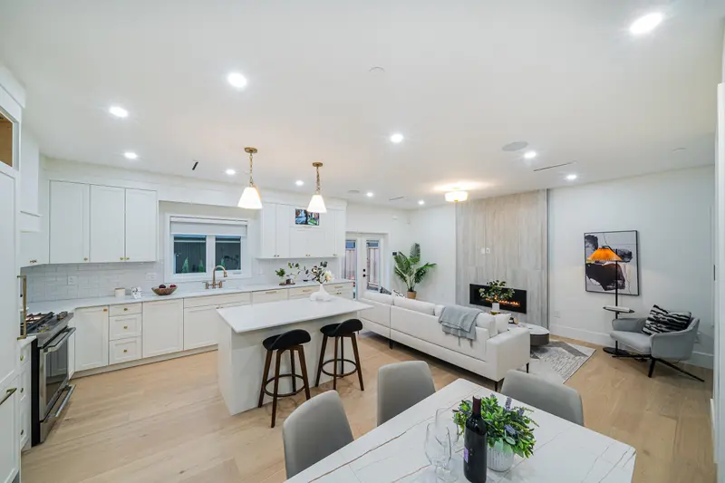 3462 WELWYN STREET - photo 1 of 25