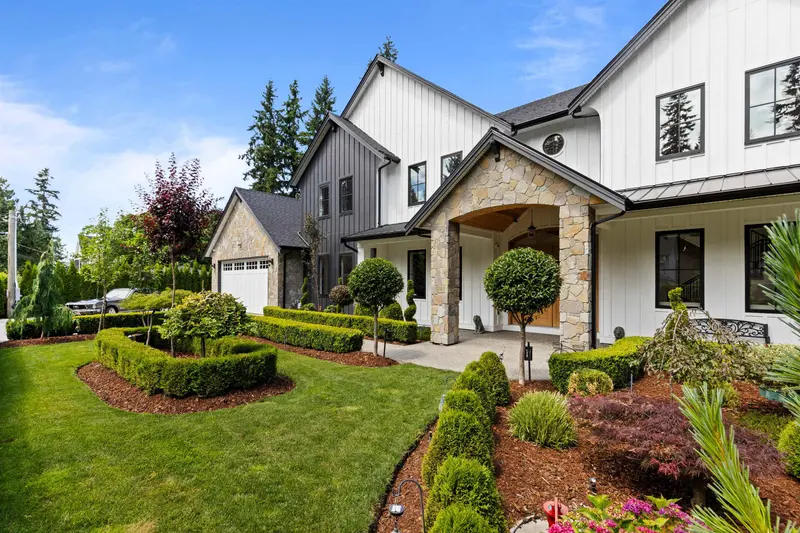 19851 37 AVENUE - photo 4 of 25