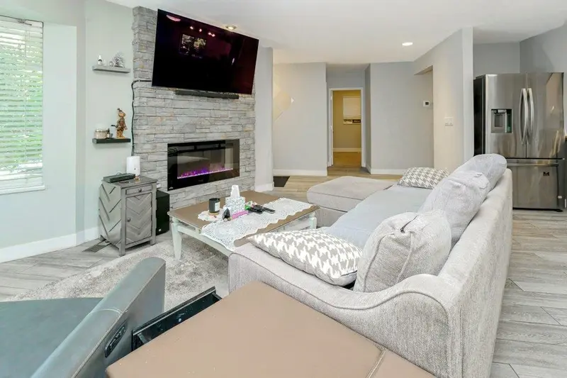 12060 208 STREET - photo 3 of 25