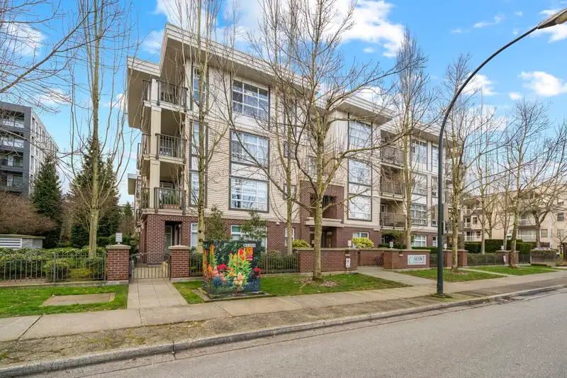310 15168 19 AVENUE - photo 2 of 29