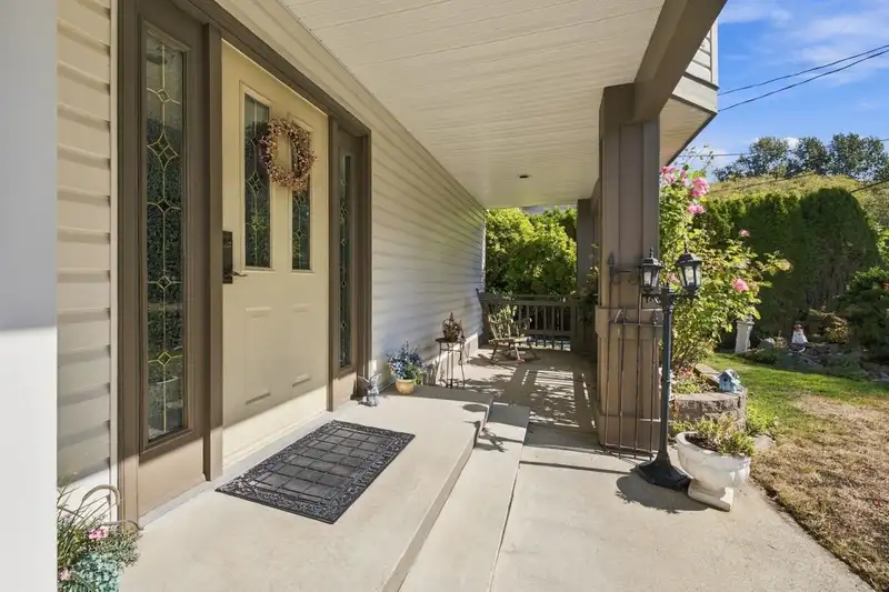 17037 0 AVENUE - photo 4 of 25
