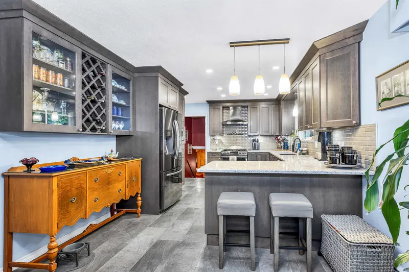 12146 ROTHSAY STREET - photo 4 of 25