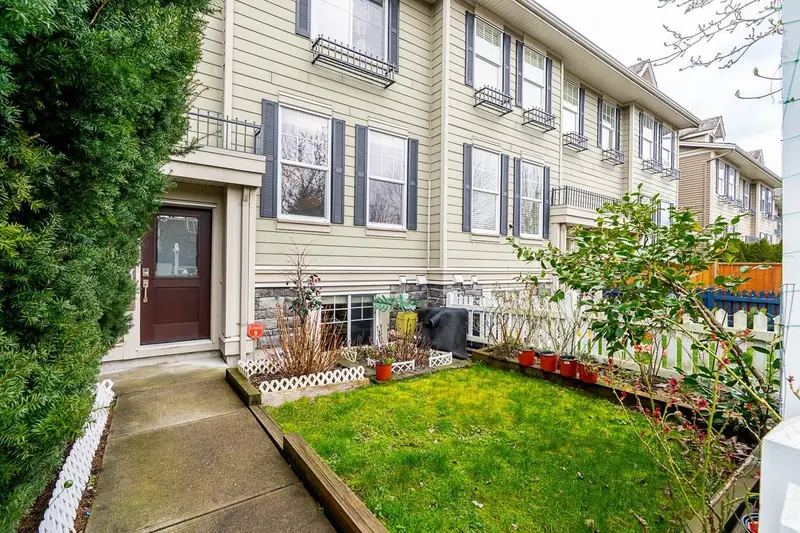 21123 80 AVENUE - photo 4 of 25