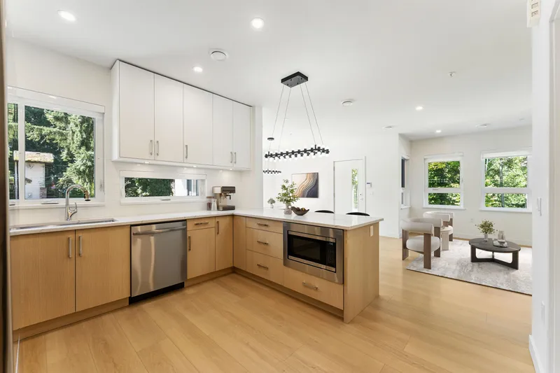 844 ST. DENIS AVENUE - photo 3 of 25