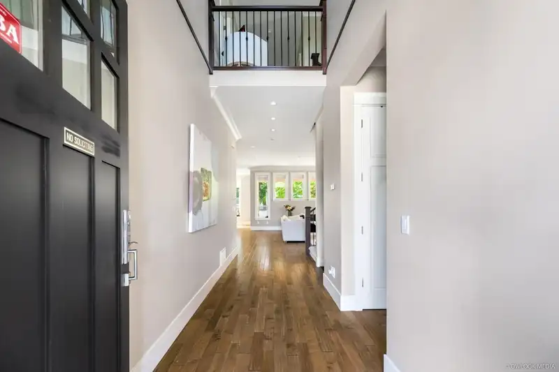 16228 25 AVENUE - photo 2 of 33