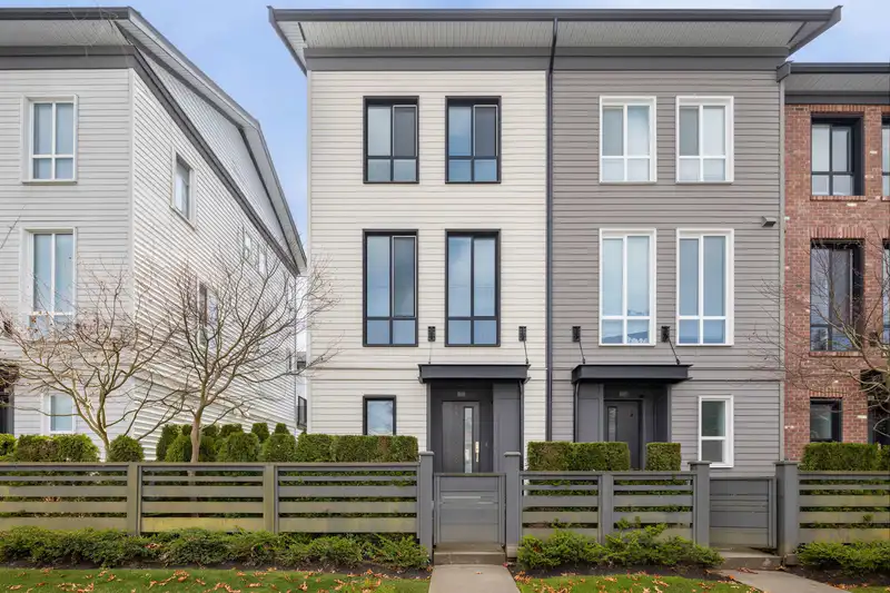 11 15938 27 AVENUE - photo 1 of 36