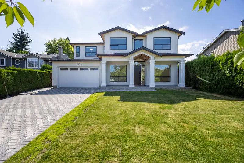 1365 160A STREET - photo 1 of 33