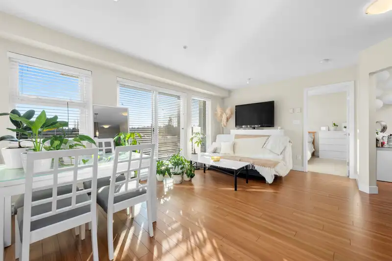 407 15795 CROYDON DRIVE - photo 3 of 38