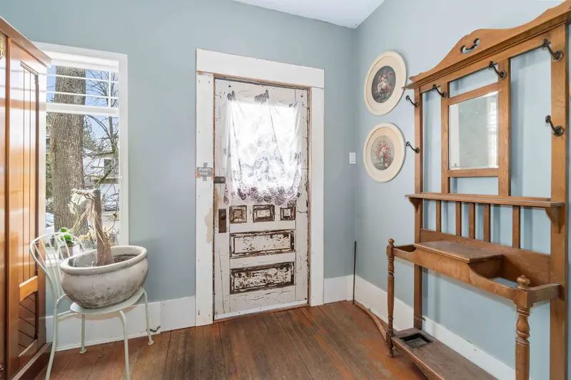 1783 E 37TH AVENUE - photo 3 of 25