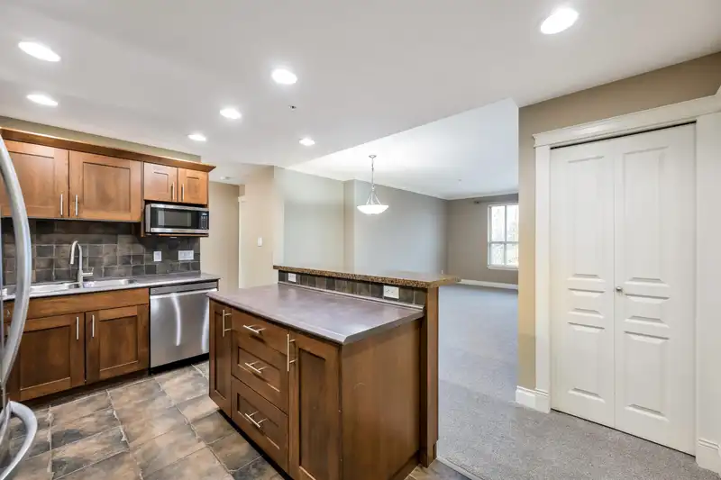 315 1787 154 STREET - photo 1 of 40