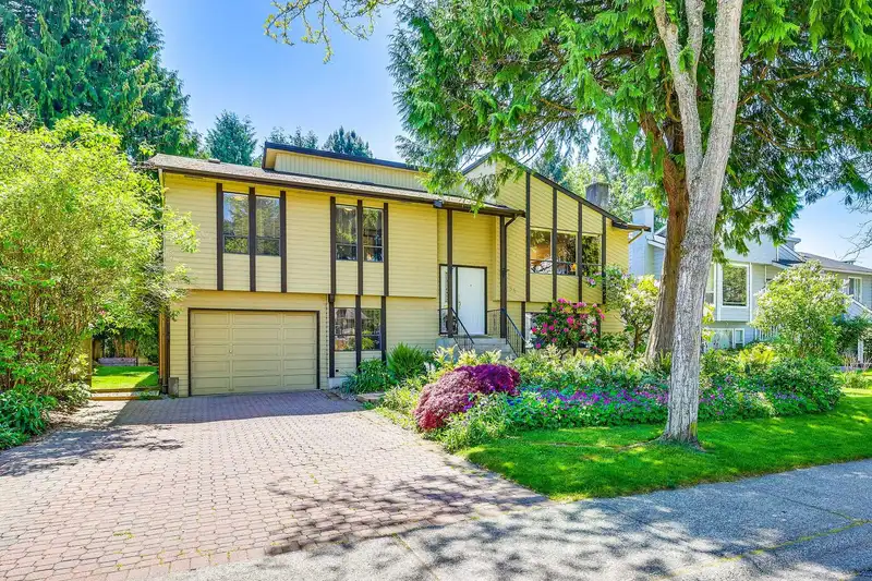 14434 18 AVENUE - photo 1 of 33