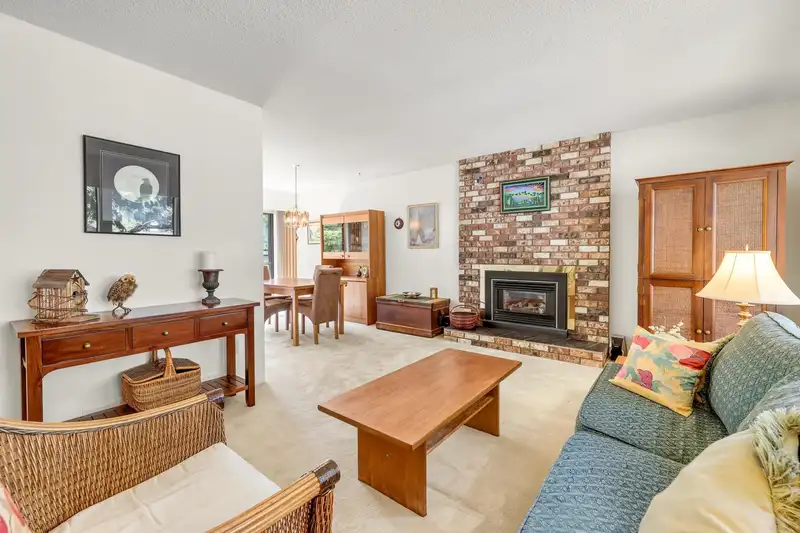 14434 18 AVENUE - photo 3 of 33