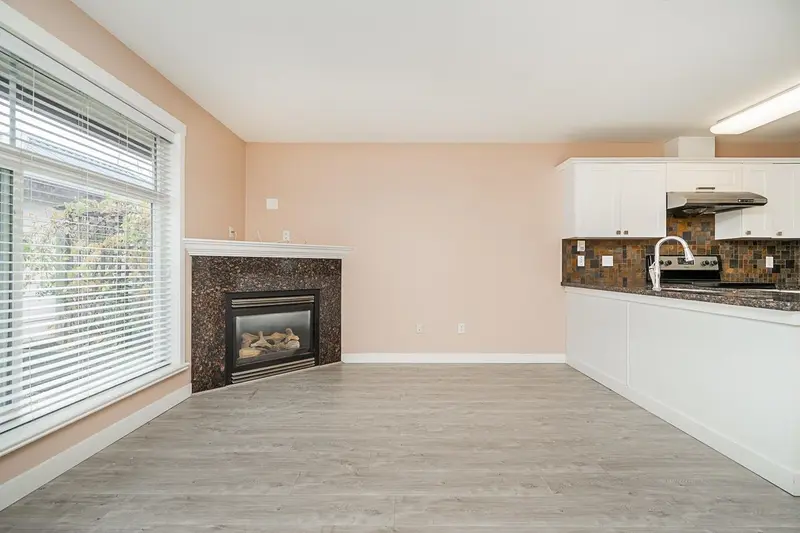 203 19705 56 AVENUE - photo 2 of 13