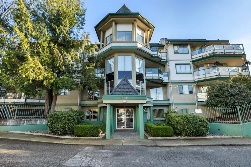 304 20140 56 AVENUE - photo 2 of 25