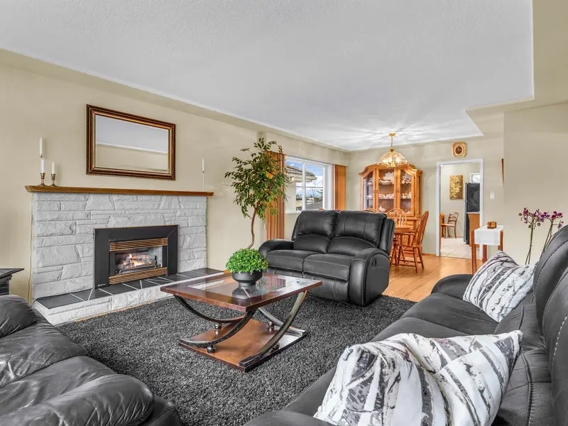 3031 E 16TH AVENUE - photo 3 of 25