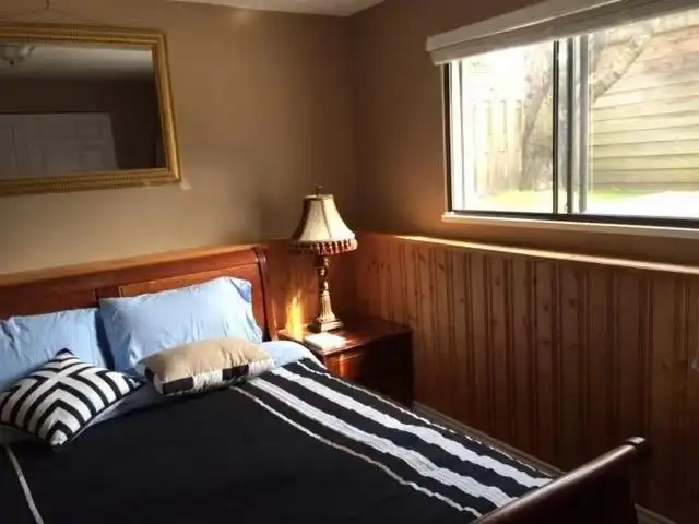 14728 17 AVENUE - photo 3 of 16