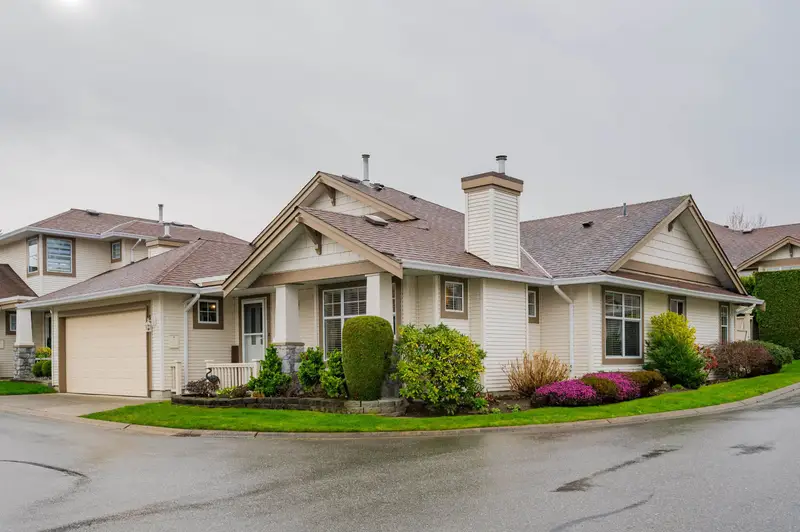 31 20751 87 AVENUE - photo 1 of 25