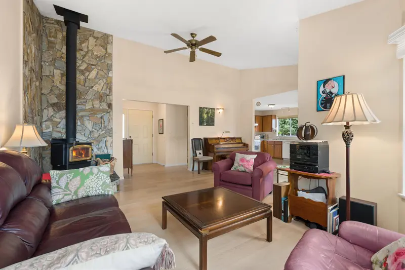 4967 LAUREL AVENUE - photo 4 of 25