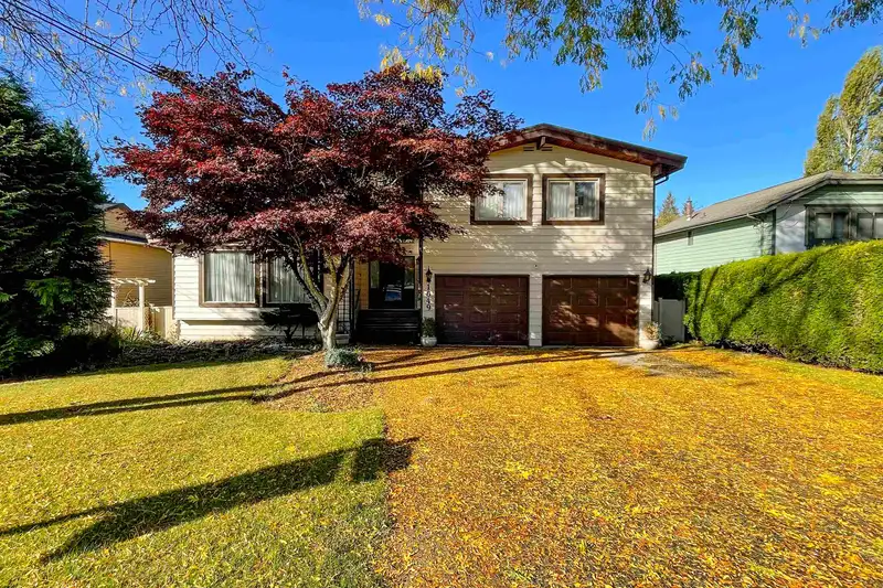 1649 146 STREET - photo 1 of 33