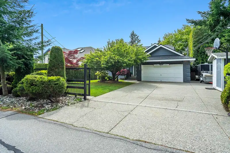 1033 164 STREET - photo 3 of 40