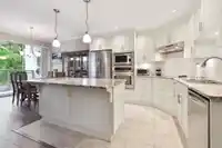 305 1705 MARTIN DRIVE - thumbnail 5