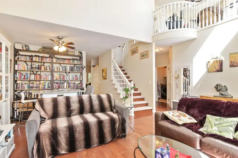 7 13911 16 AVENUE - photo 3 of 29