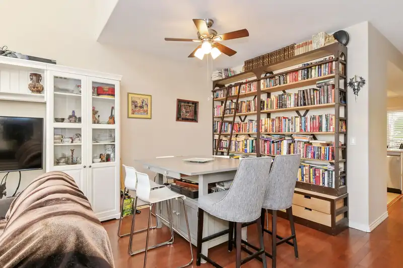 7 13911 16 AVENUE - photo 4 of 29