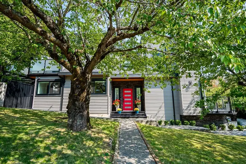 15807 COLUMBIA AVENUE - photo 3 of 38