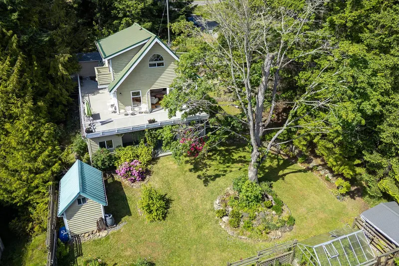 273 LEIGHTON LANE - photo 2 of 25